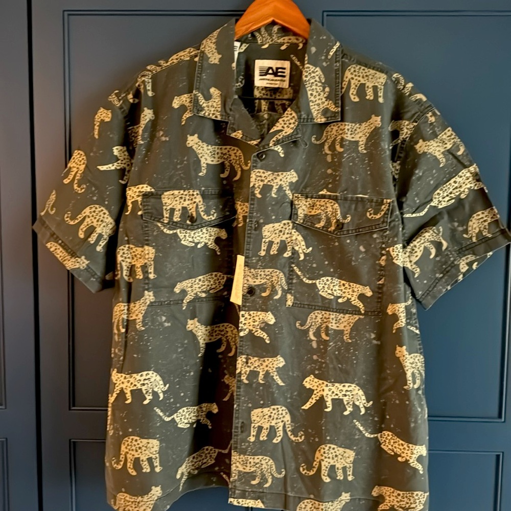 American Eagle button up, short sleeve camp shirt.